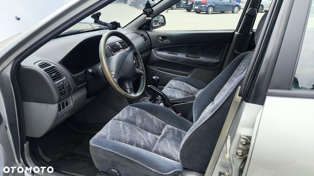 Mitsubishi Galant 2.5 V6 - 12