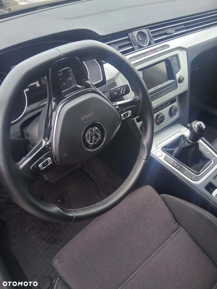 Volkswagen Passat 2.0 TDI (BlueMotion Technology) Trendline - 12