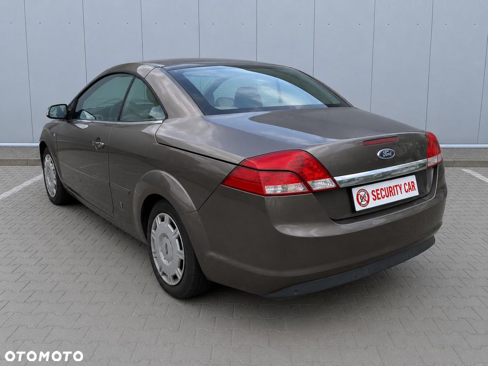 Ford Focus 2.0 16V Ghia - 5