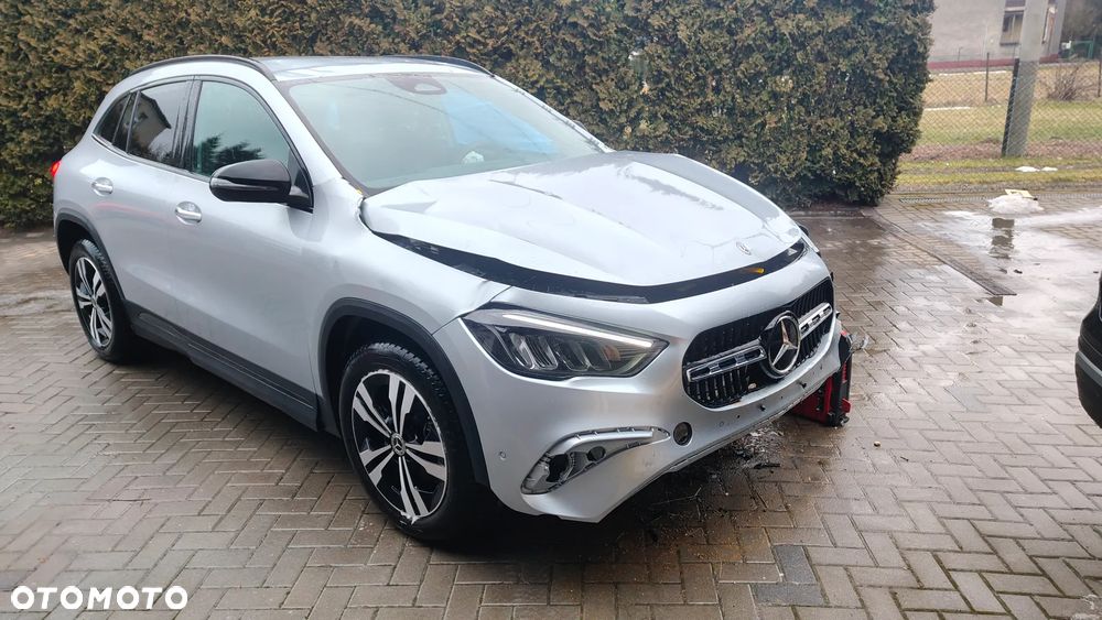 Mercedes-Benz GLA 200 Progressive - 1