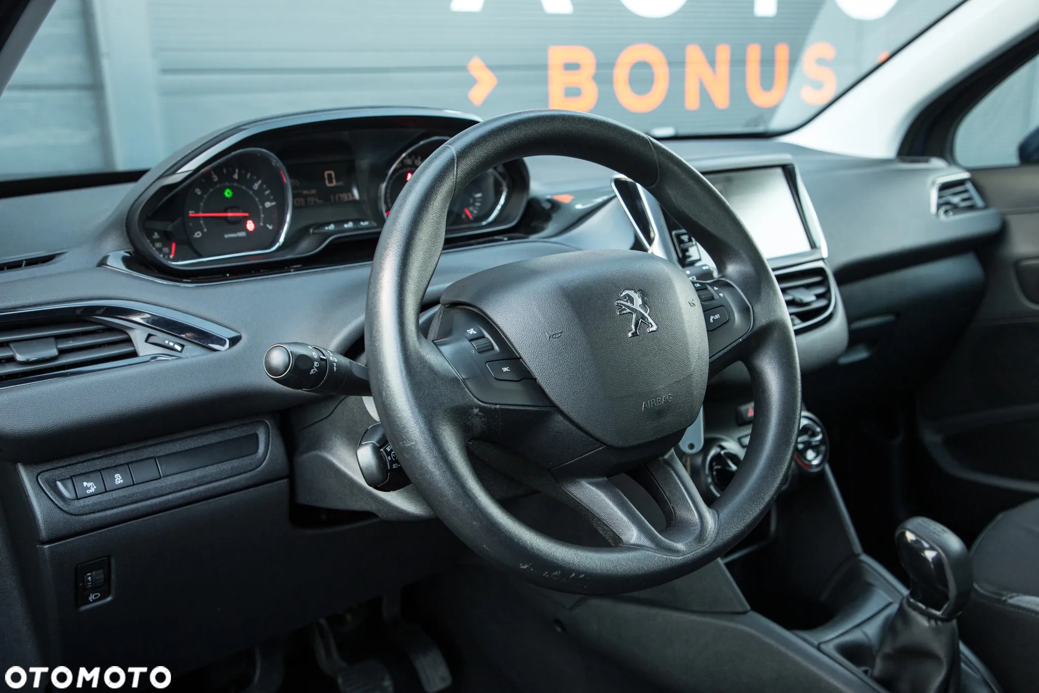 Peugeot 208 - 12