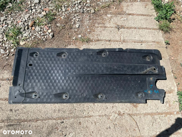 Osłona dolna podwozia prawa lewa  VW AG Volkswagen Polo 9N 6Q0825202K