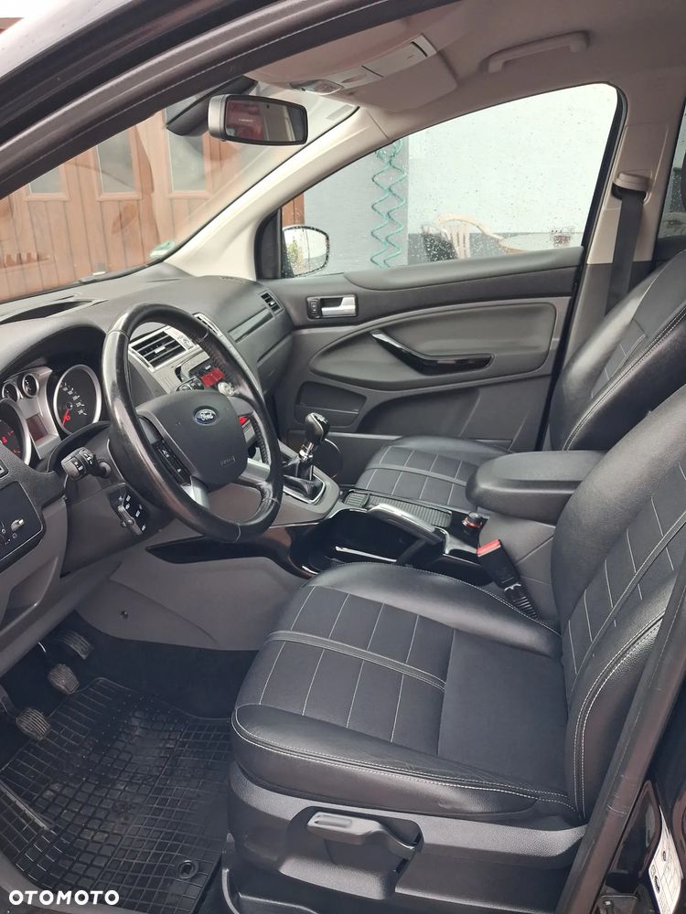 Ford Kuga - 16