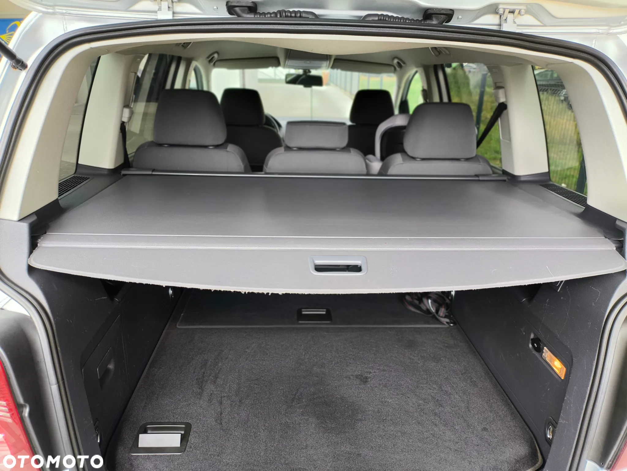 Volkswagen Touran 1.6 - 14