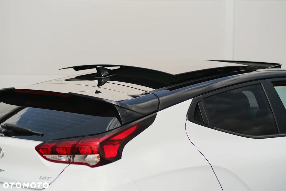 Hyundai Veloster - 10