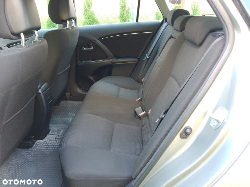 Toyota Avensis - 10