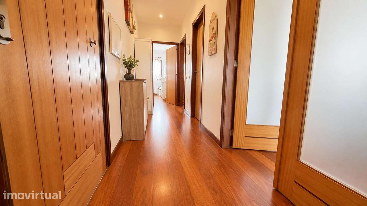 Apartamento T2 | Varanda | Lugar de Garagem | Arrumos - Grande imagem: 3/13