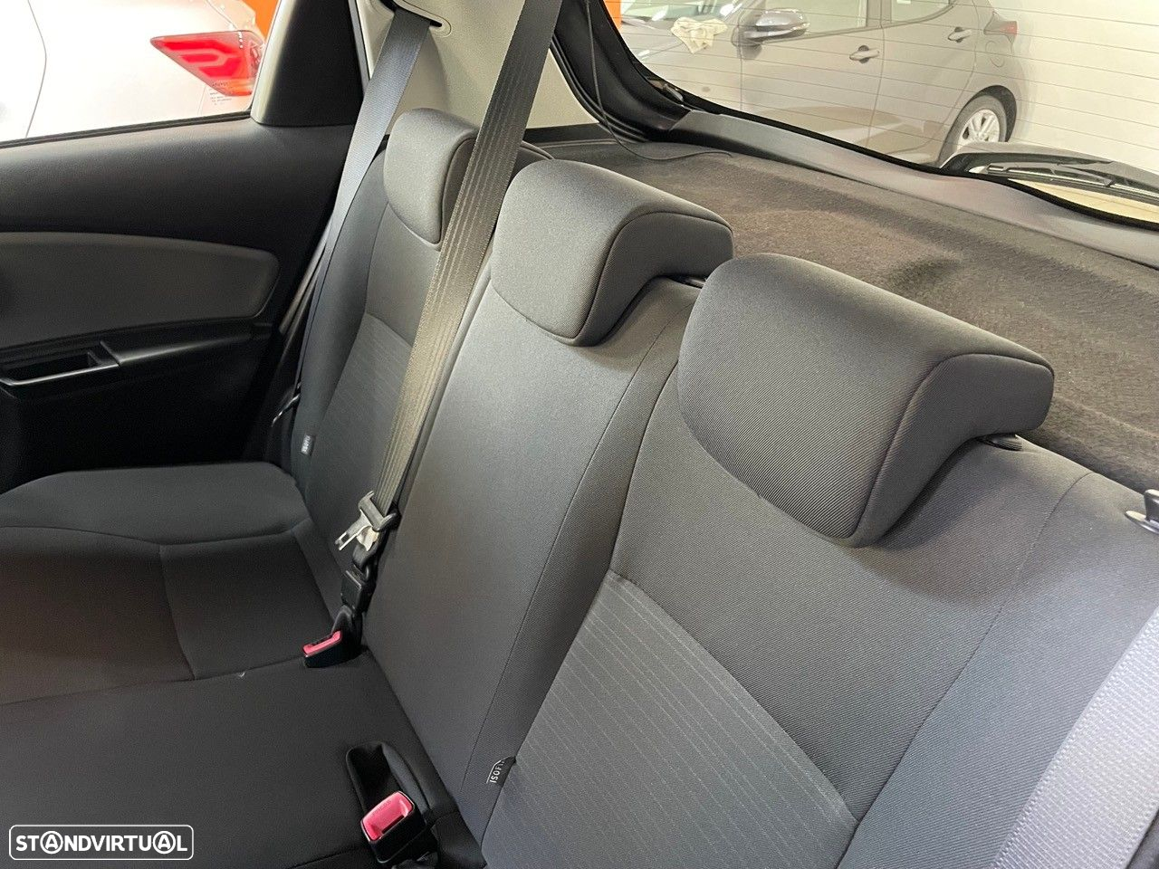 Toyota Yaris 1.4 D-4D ACtive - 10