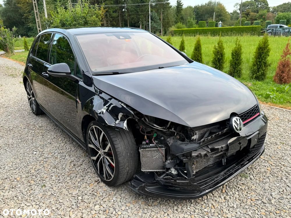 Volkswagen Golf GTI Performance BlueMotion Technology DSG - 3