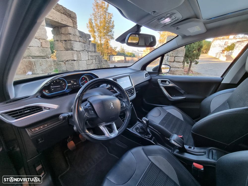 Peugeot 2008 1.2 PureTech Allure - 20