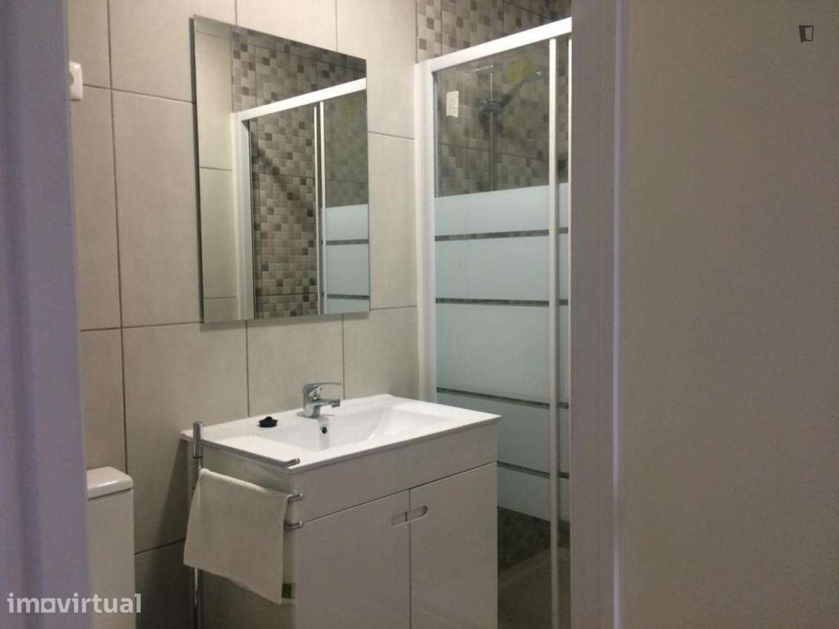 Quarto - localizado em Lisbon - Grande imagem: 3/8
