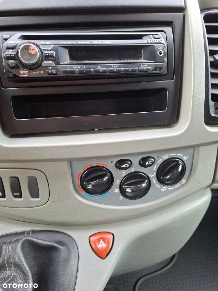 Opel Vivaro - 11