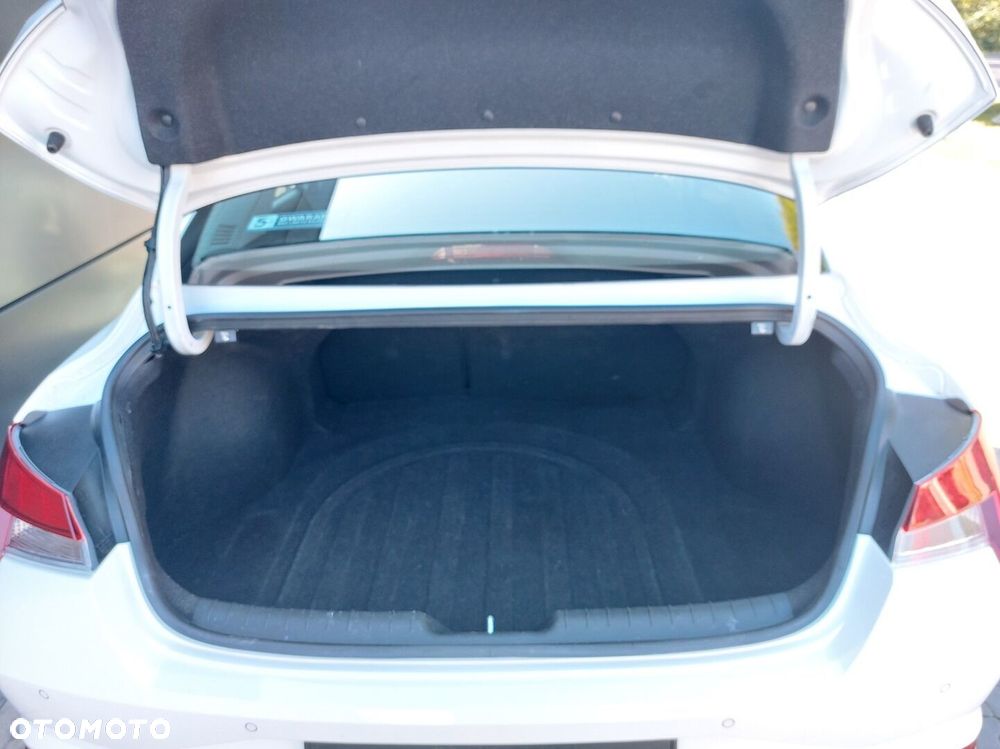 Hyundai Elantra 1.6 Smart - 8