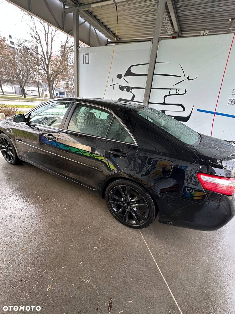 Toyota Camry - 1