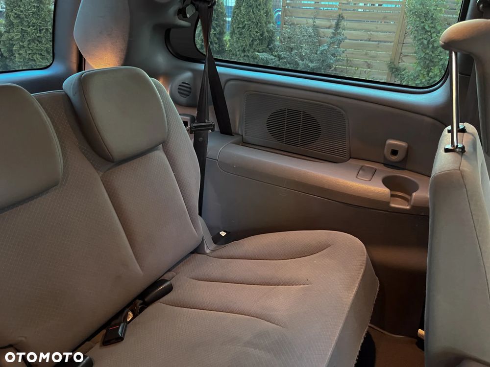 Chrysler Grand Voyager 2.8 CRD SE S&G - 27