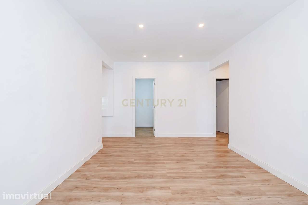Apartamento T2+1 Remodelado, com Varanda, em Laveiras - Caxias - Grande imagem: 4/14