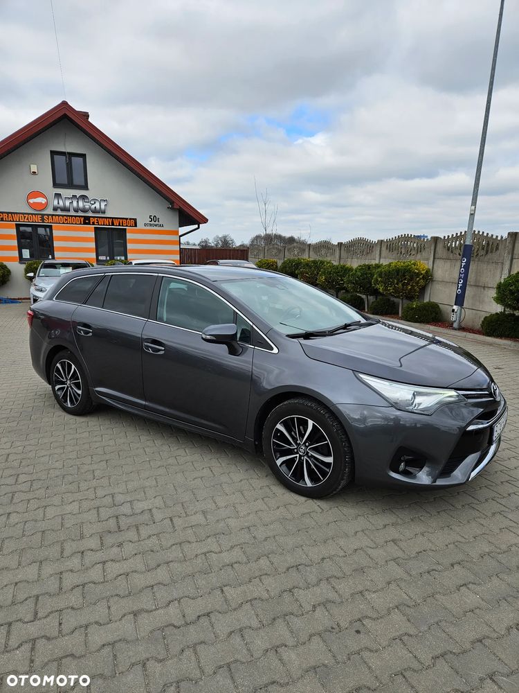 Toyota Avensis 1.8 Premium MS - 12
