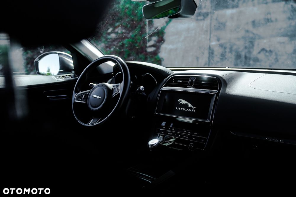 Jaguar F-Pace - 10