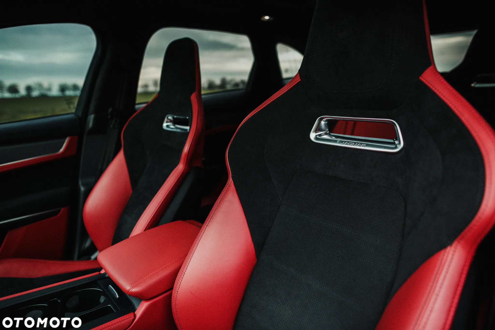 Jaguar F-Pace 5.0 V8 P550 AWD SVR - 17