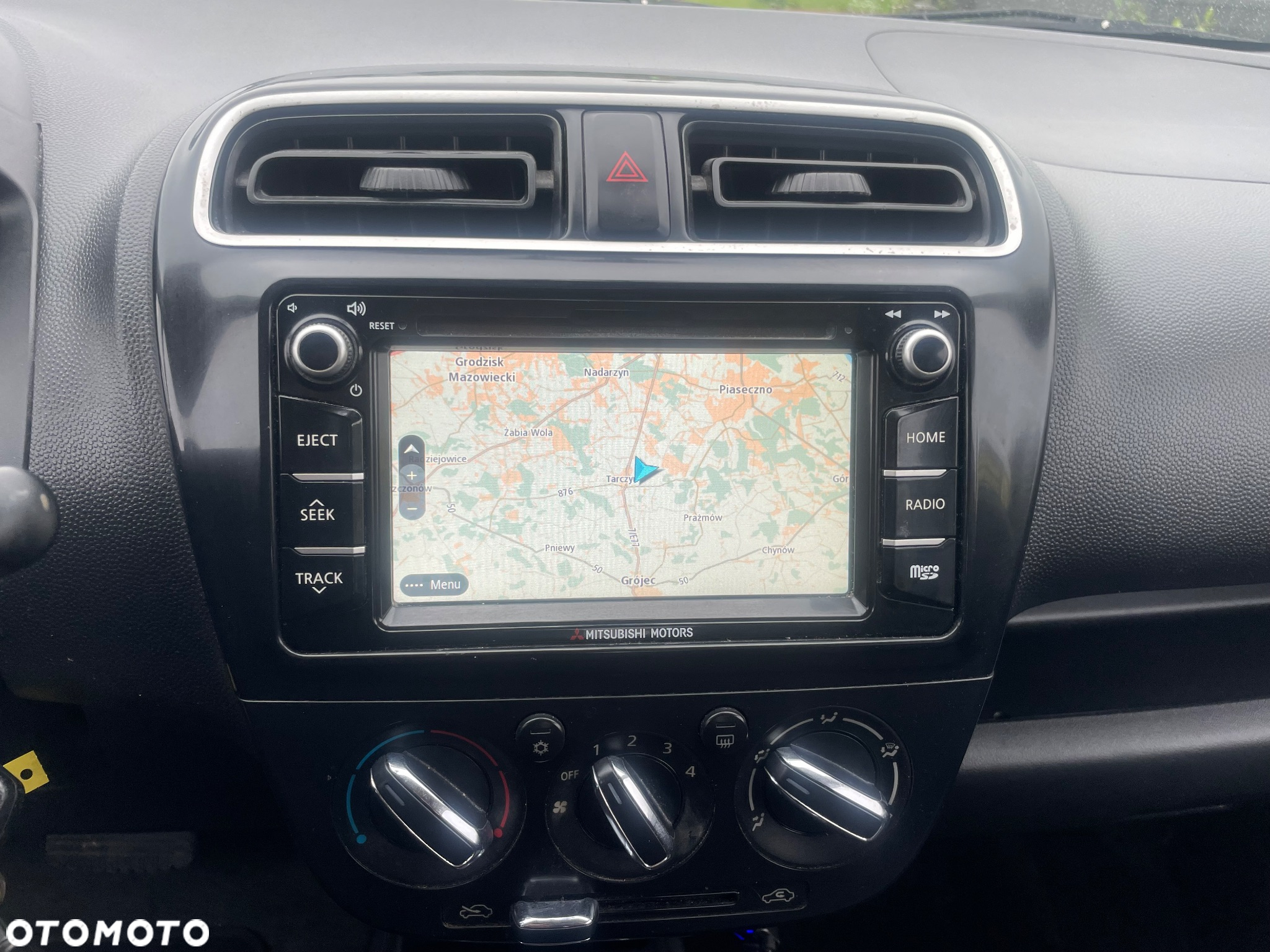Mitsubishi Space Star 1.2 AS&G Invite CVT - 8