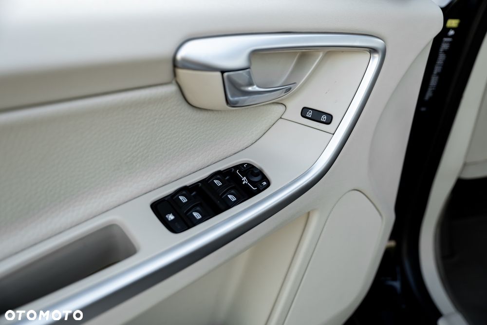 Volvo XC 60 T6 AWD RDesign - 15