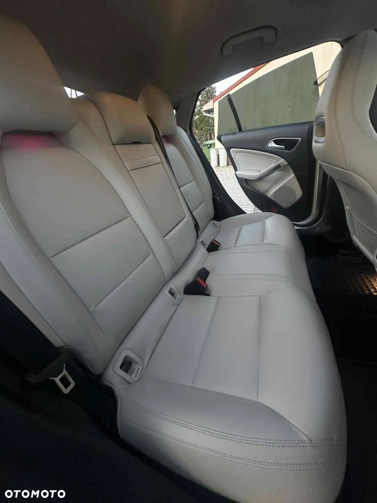 Mercedes-Benz CLA 250 7G-DCT AMG Line - 9
