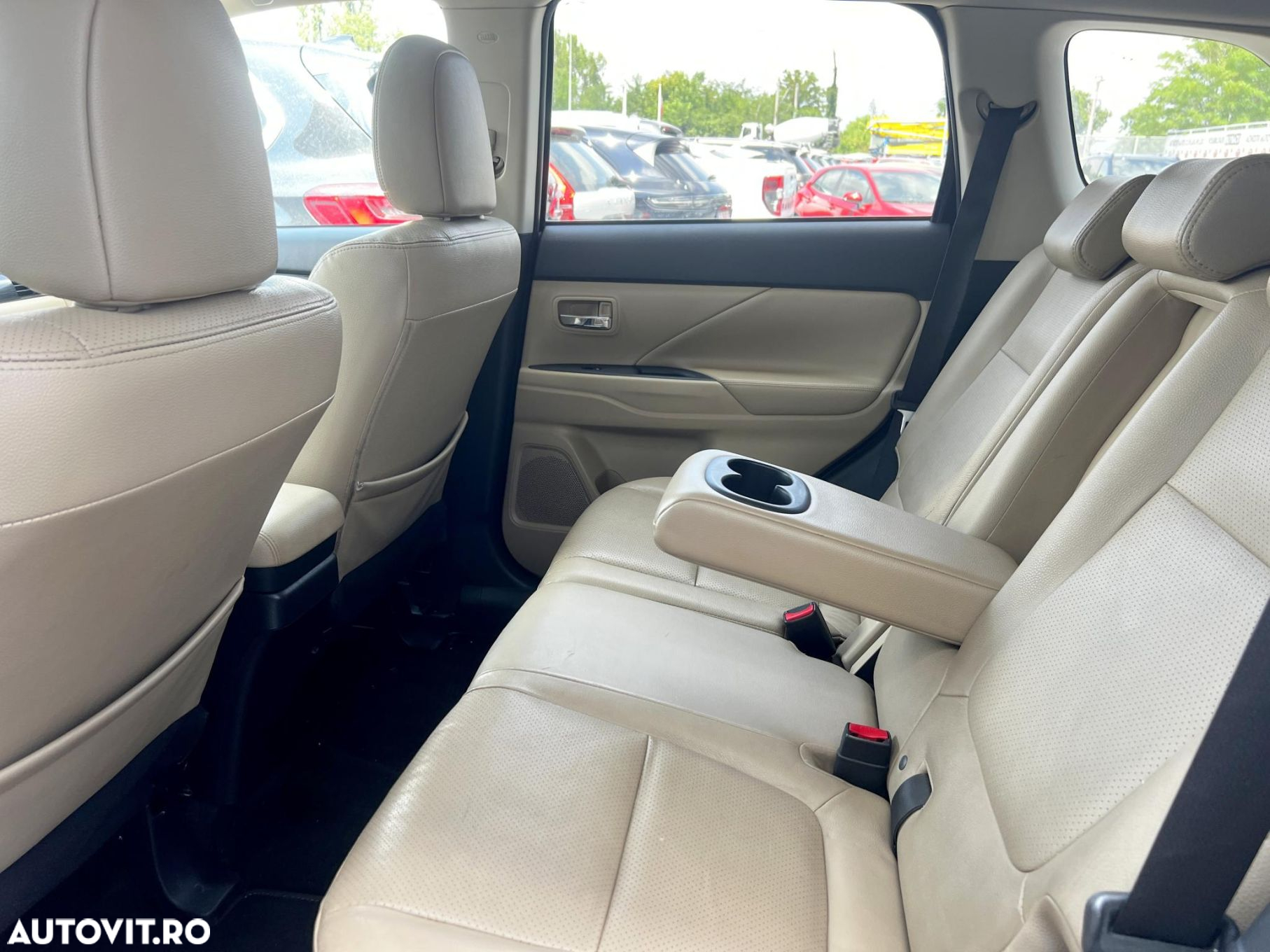 Mitsubishi Outlander - 25