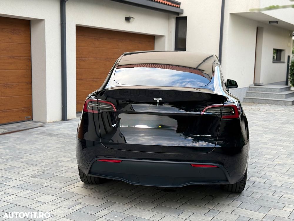 Tesla Model Y - 5