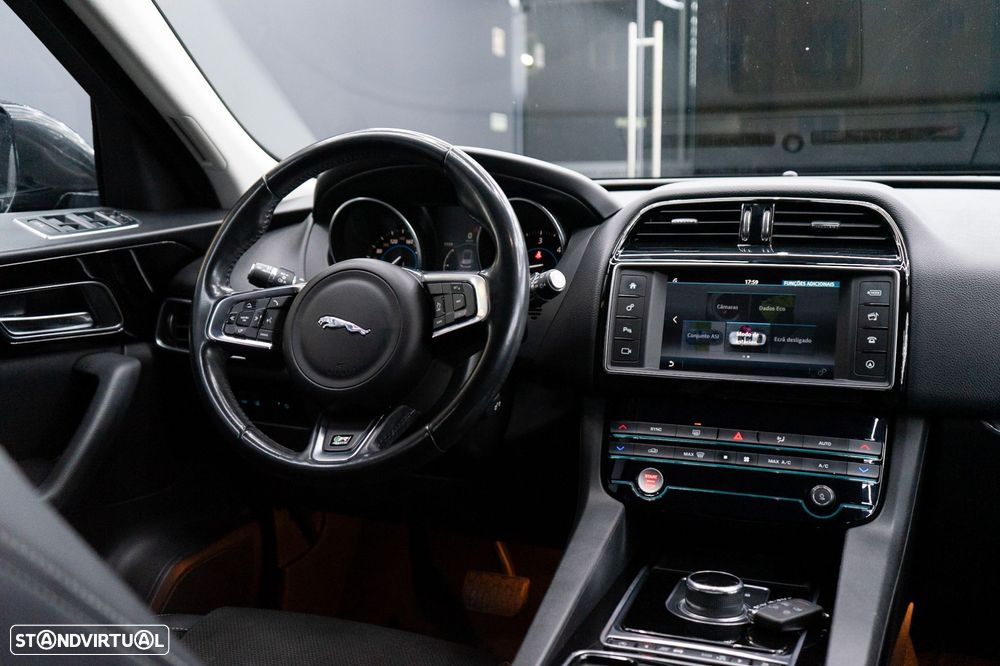 Jaguar F-Pace 20d AWD Aut. R-Sport - 44