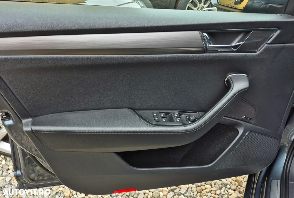 Skoda Superb 2.0 TDI DSG Style - 35