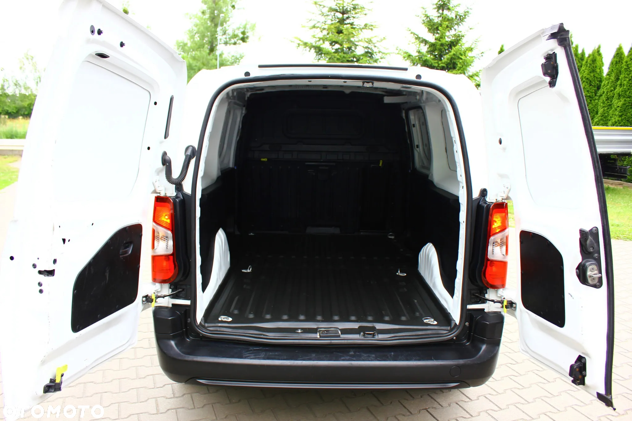 Toyota Proace City 1.5D-4D 102KM LONG L2  3 Osobowy Blaszak - 28