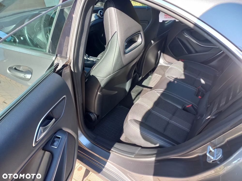 Mercedes-Benz CLA 180 d Urban - 16