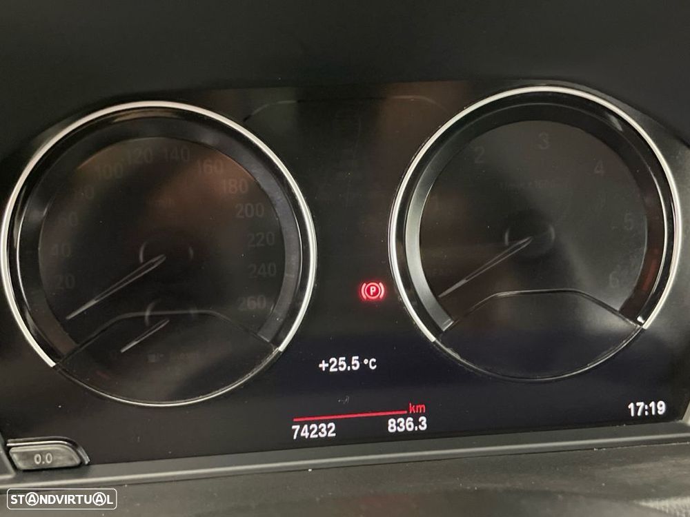 BMW X1 16 d sDrive Advantage Auto — fotografia 9