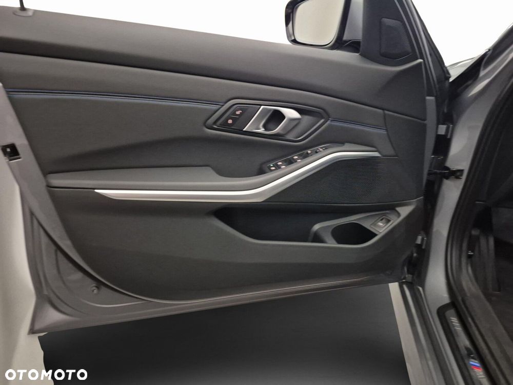 BMW Seria 3 330i xDrive M Sport sport - 12