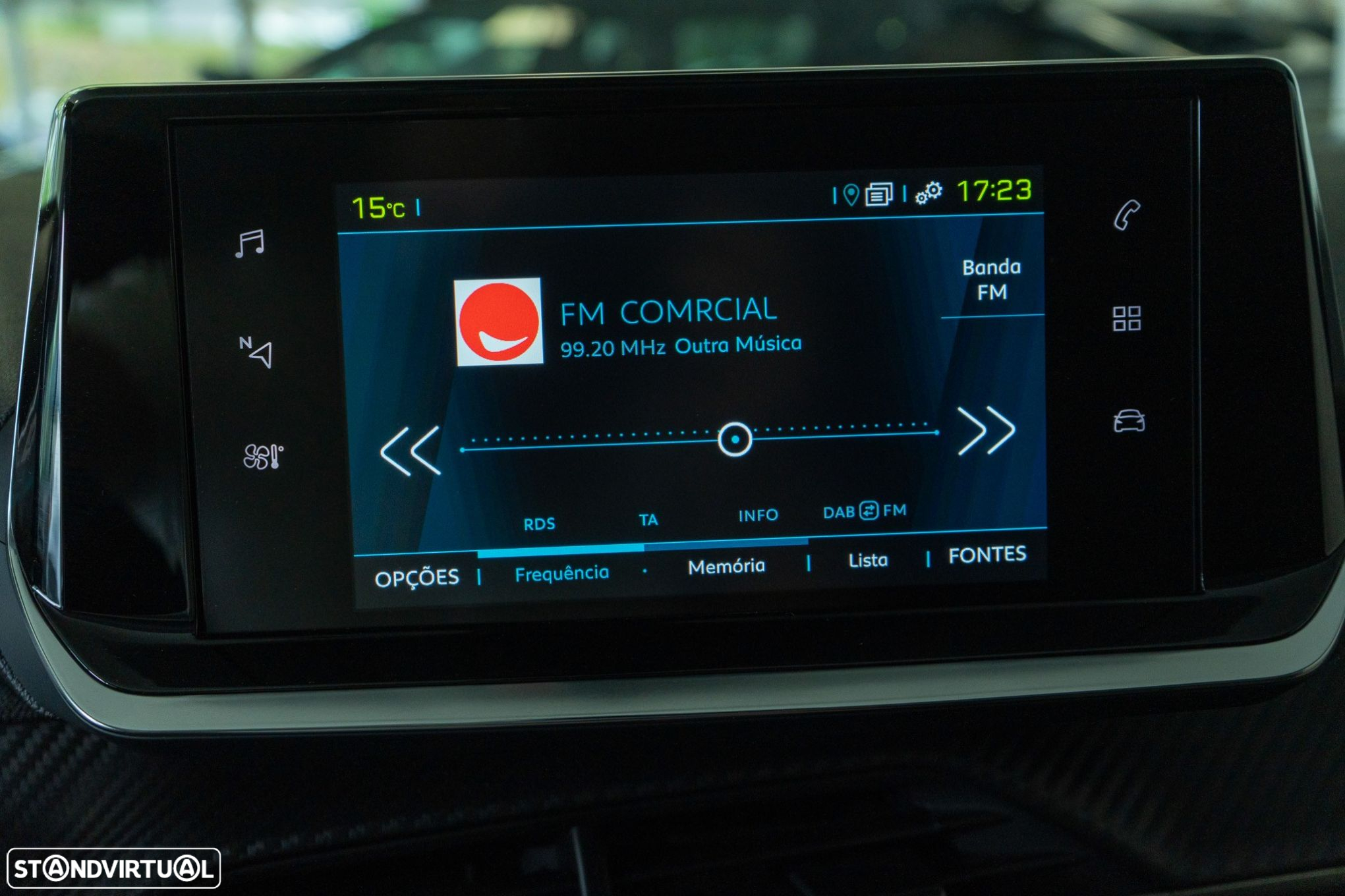 Peugeot e-2008 50 kWh Allure - 25