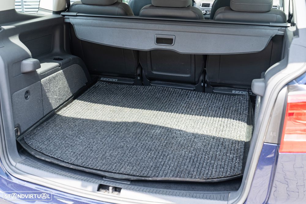 VW Touran 1.6 TDI Blue.Trendline 7L - 6