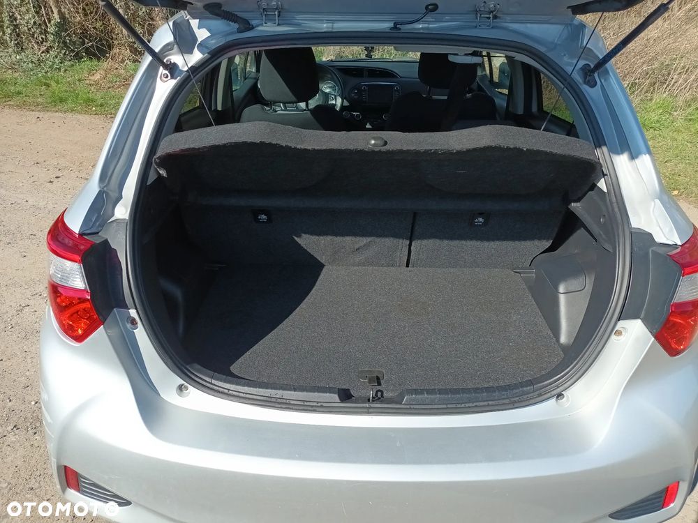 Toyota Yaris Hybrid 100 Active - 33