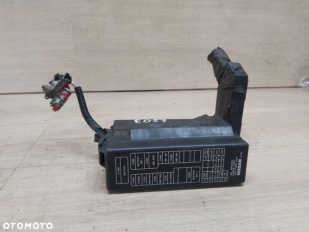 Nissan Primera P12 skrzynka puszka bezpieczników obudowa klema - 2