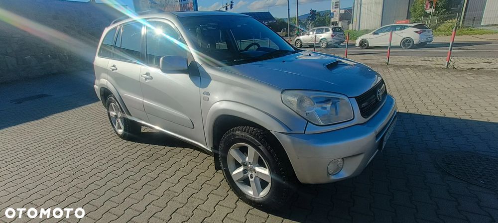 Toyota RAV4 2.0 D-4D 4x4 - 5