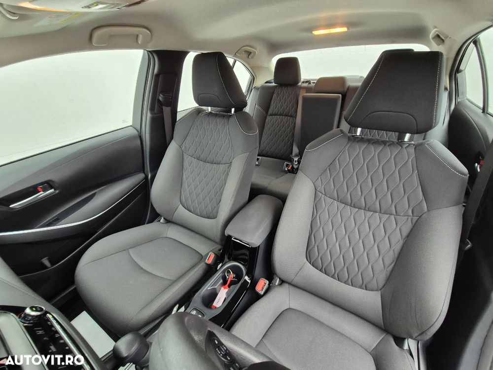 Toyota Corolla 1.8 HSD Active - 10