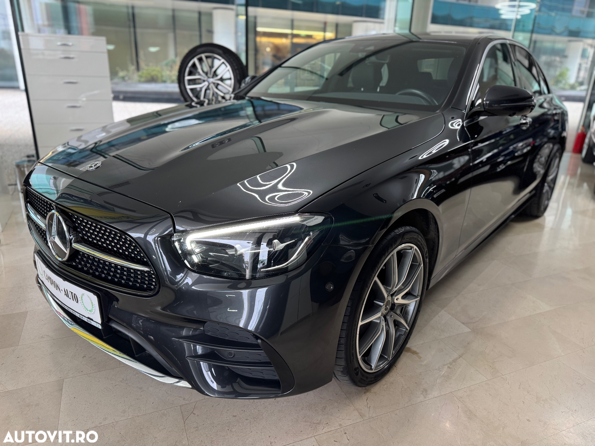 Mercedes-Benz E 300 4Matic 9G-TRONIC AMG Line - 4