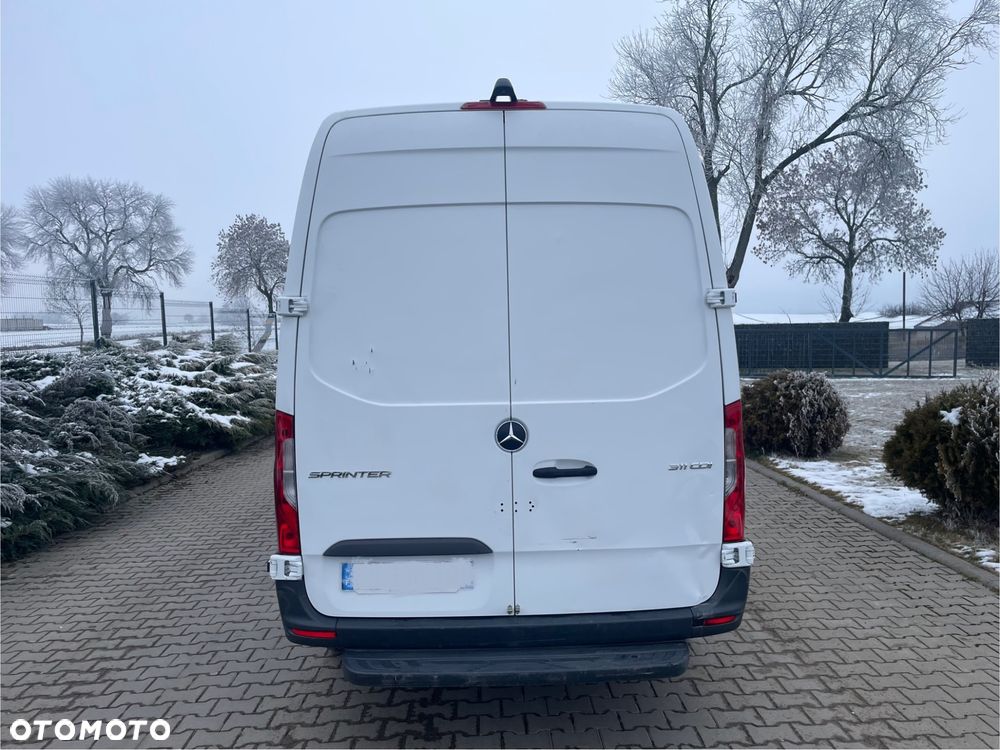 Mercedes-Benz Sprinter - 5