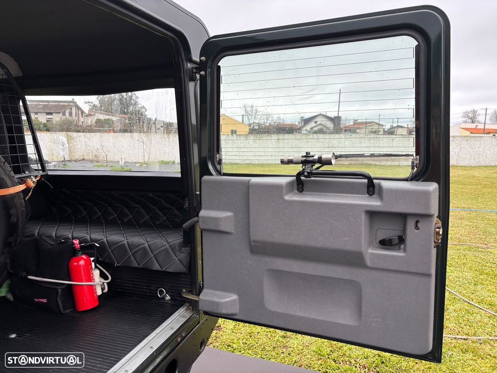 Land Rover Defender 90 2.5 TD5 Metal Top - 24