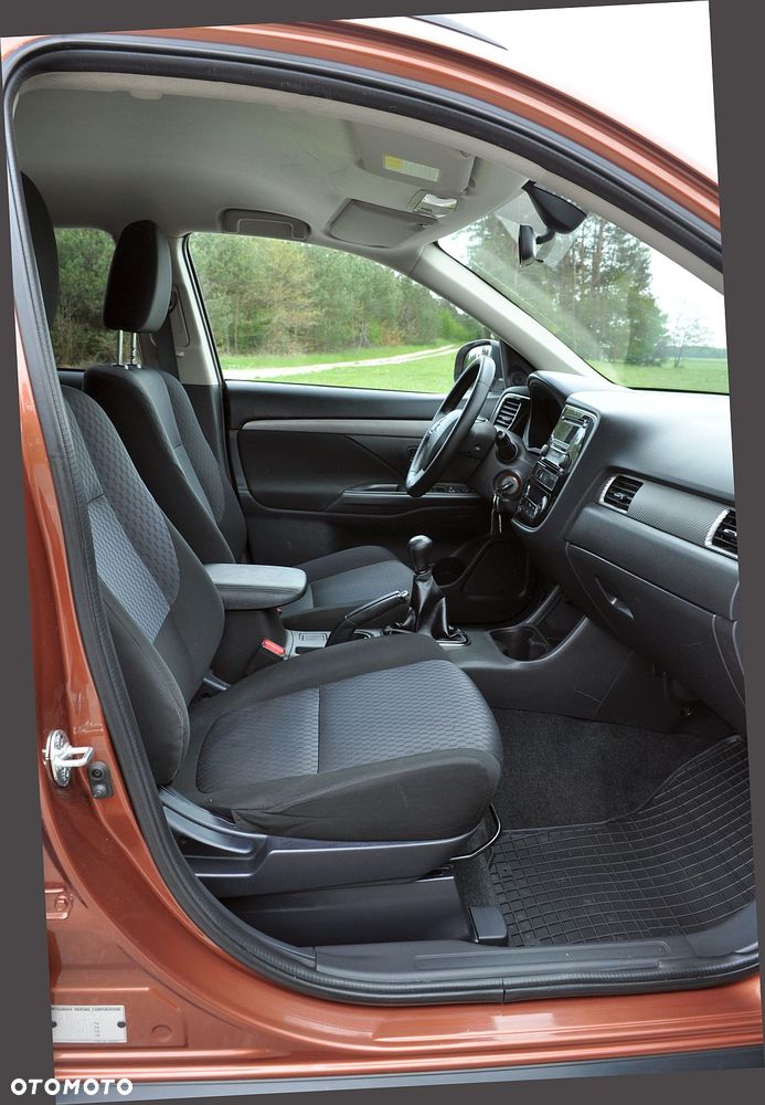 Mitsubishi Outlander 2.0 2WD SUV-Star - 30