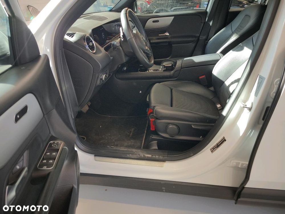 Mercedes-Benz GLB 200 7G-DCT - 8