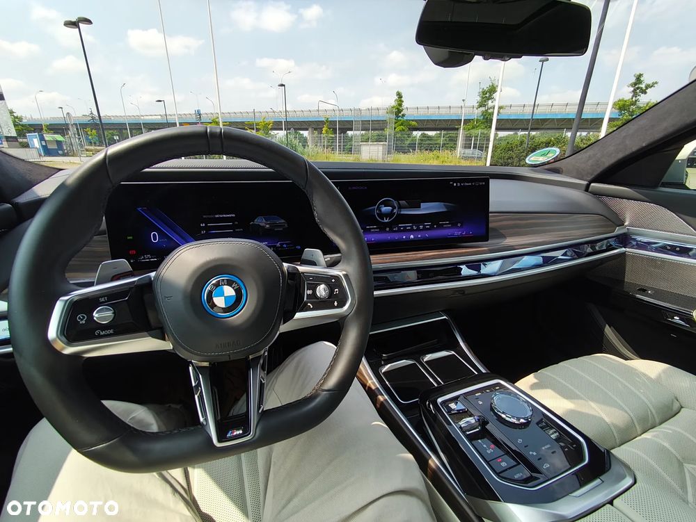BMW Seria 7 750e PHEV xDrive M Sport sport - 16
