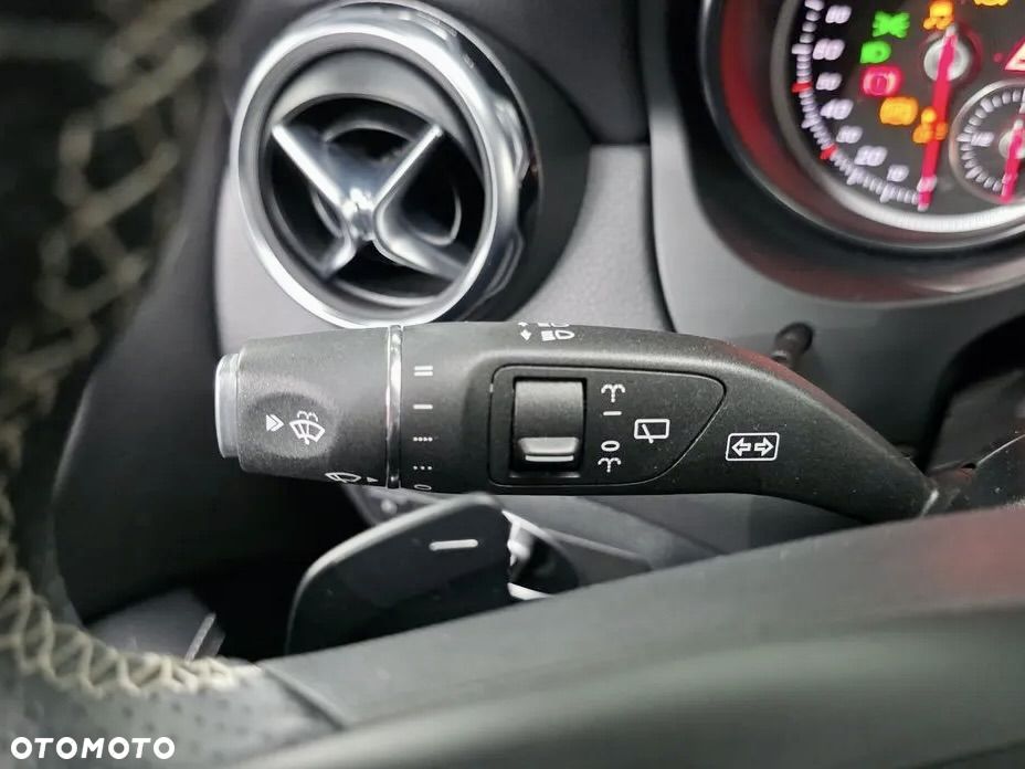 Mercedes-Benz GLA 250 4Matic 7G-DCT AMG Line - 28