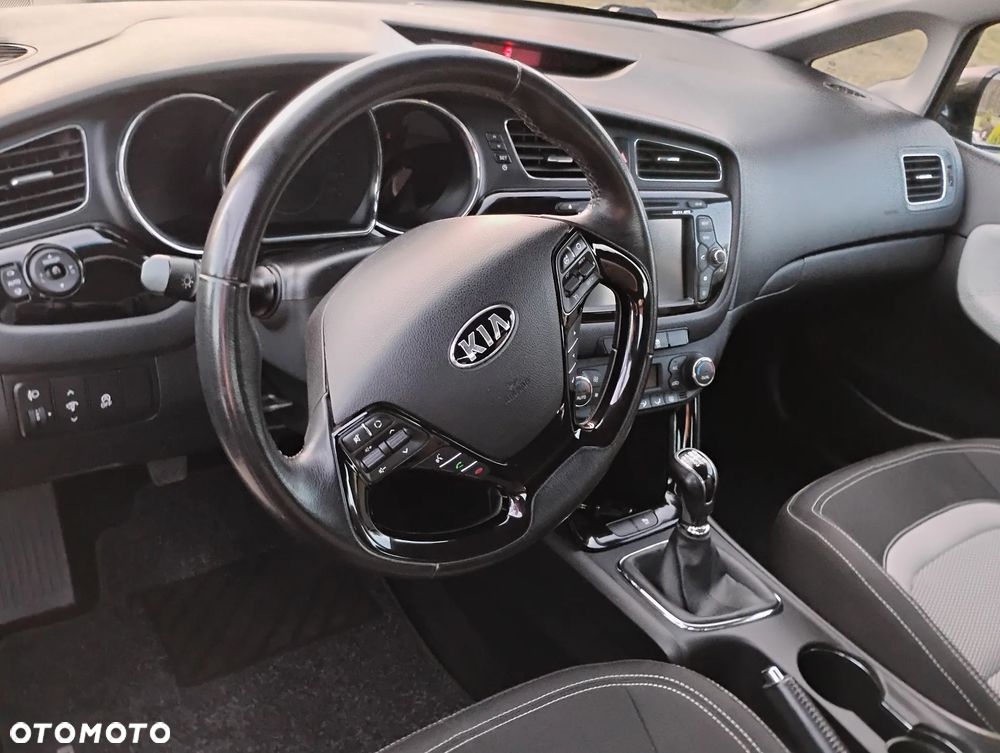 Kia Ceed 1.6 GDI Dream Team Edition - 10