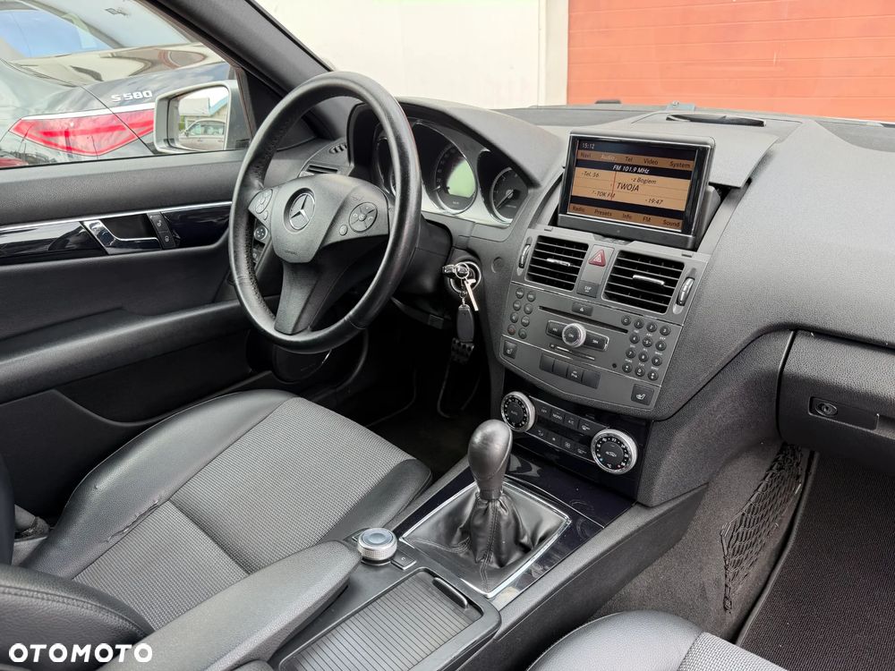 Mercedes-Benz Klasa C 220 CDI DPF BlueEFFICIENCY SPORT EDITION - 34
