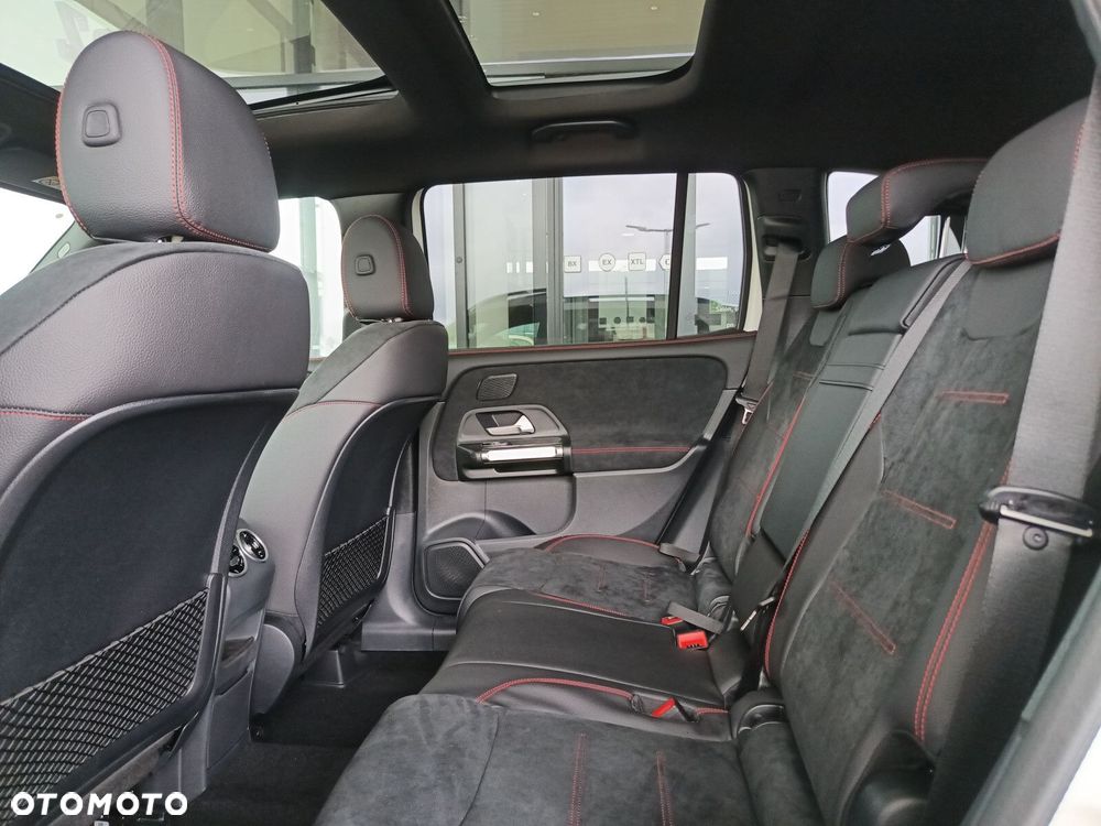 Mercedes-Benz GLB - 30